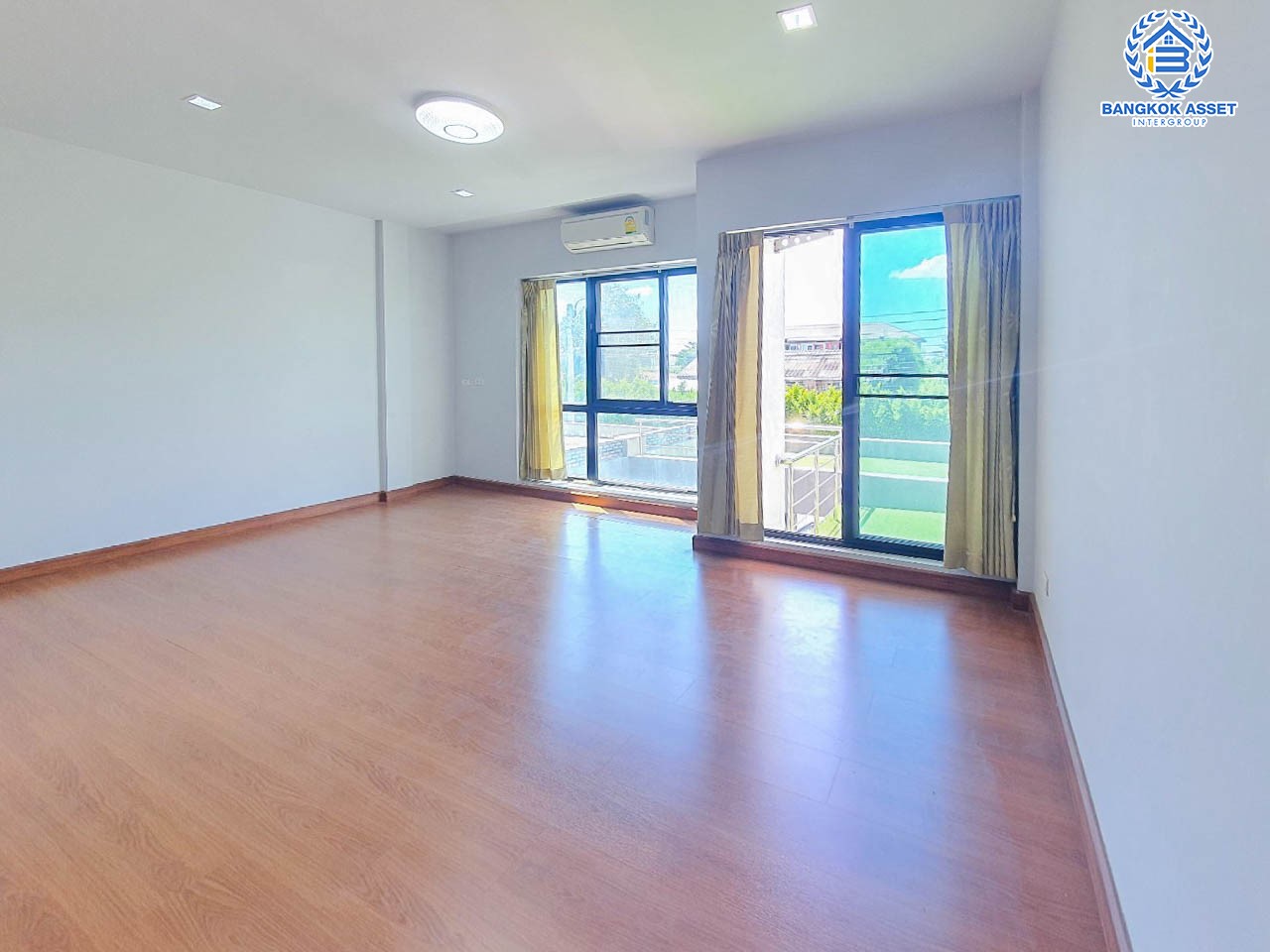 *****ทาวน์โฮมมือสอง 3 ชั้น ม.แกรนด์ ไอ-ดีไซน์ วิภาวดี หน้าบ้านกว้างถึง 6.5 เมตร บนเนื้อที่มากถึง 29.2 ตร.ว. ฟังก์ชันจัดเต็ม 3 ห้องนอน 3 ห้องน้ำ 2 ที่จอดรถ พร้อมอยู่ แถมฟรี! เครื่องปรับอากาศ 4 เครื่อง เครื่องดูดควัน 1 เครื่อง ทำเลดี เชื่อมต่อถนนวิภาวดี และถนนพหลโยธิน